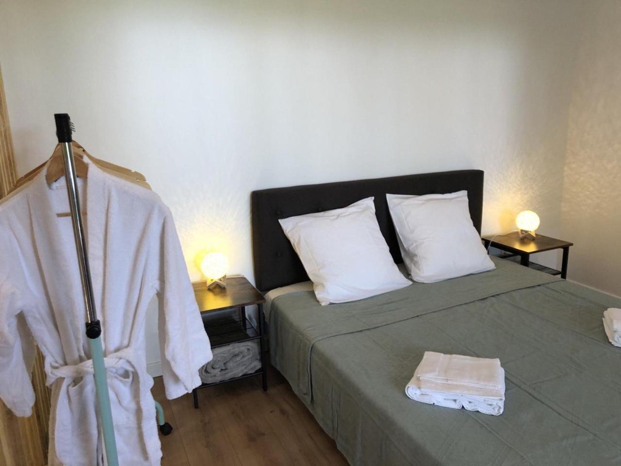 Les Cabanes Du Lac - Spa - Petit Dejeune - Cabane Du Frene & Cabane Du Chene Premium Sevignacq Екстериор снимка